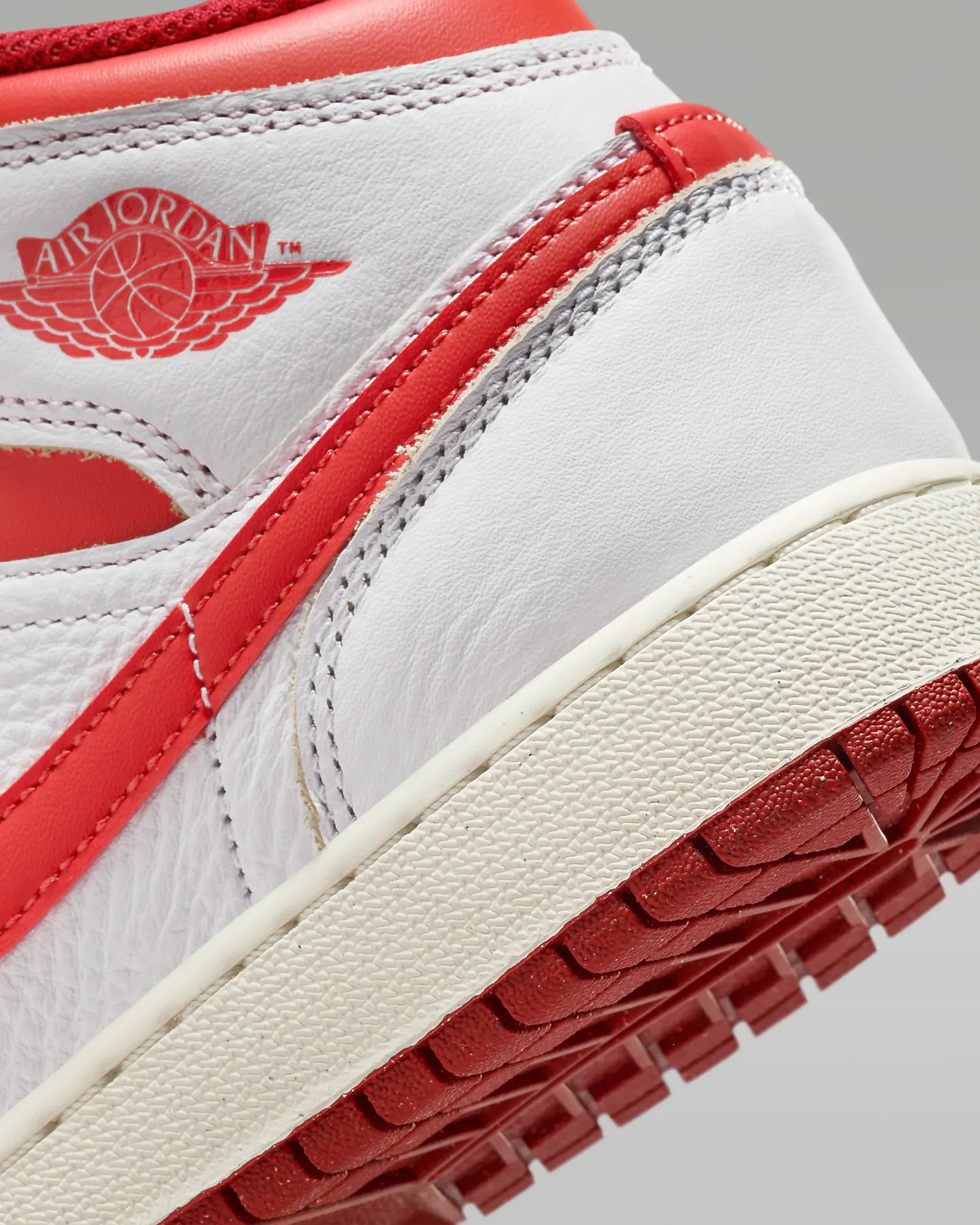 Air Jordan 1 Mid SE "White Dune Red"