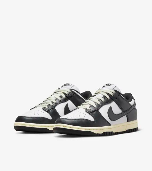 Dunk Low Vintage – Black and White